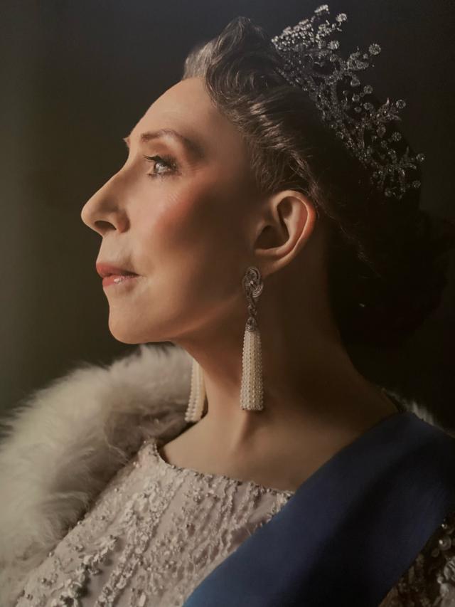 Инна Чурикова в роли королевы Елизаветы Второй. Фото из программки спектакля "Аудиенция"