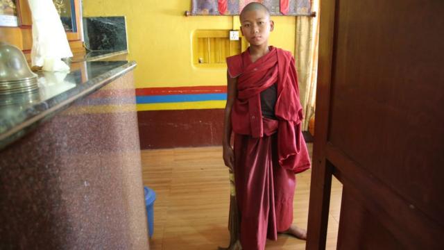 Мальчик-монах в Тибете