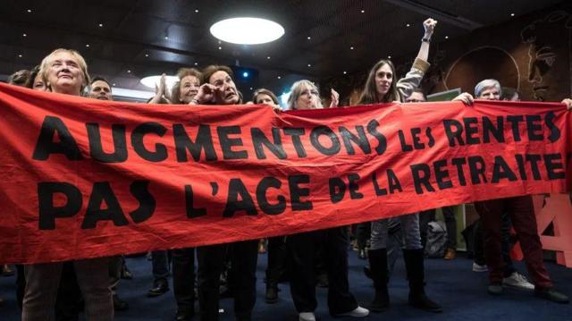 Сторонники дополнительной пенсии в Берне празднуют свою победу 