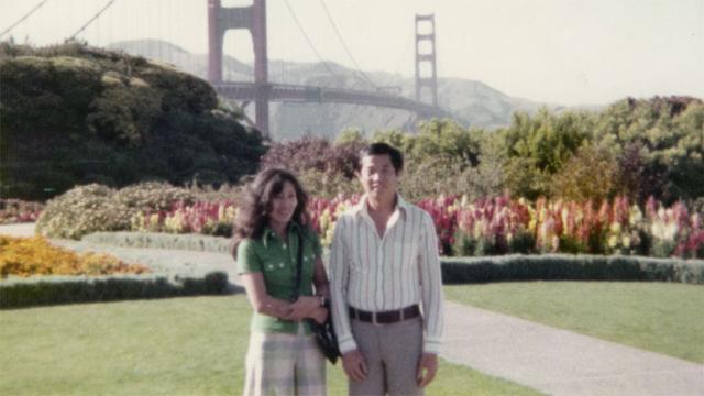 Тед и Кристи на фоне моста Золотые ворота