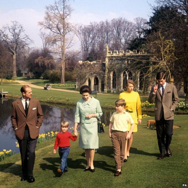 Герцог Эдинбургский, принц Эдвард, королева Елизавета II, принц Эндрю, принцесса Анна и принц Чарльз