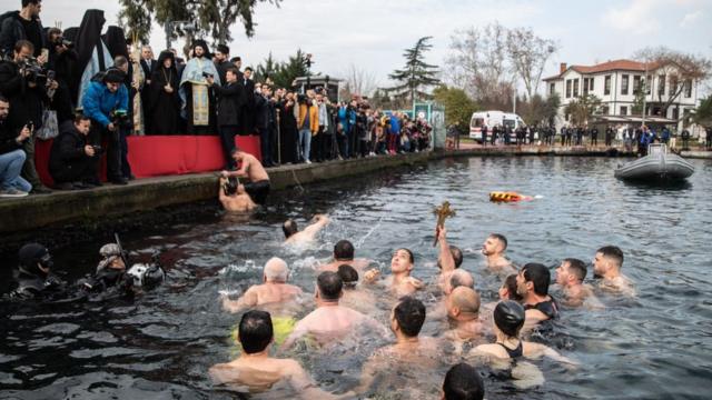 Богоявленские купания в Стамбуле 6 января