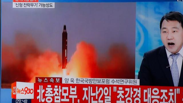 Южнокорейское телевидение сообщает о пусках ракет в КНДР