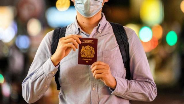 Житель Гонконга с британским паспортом