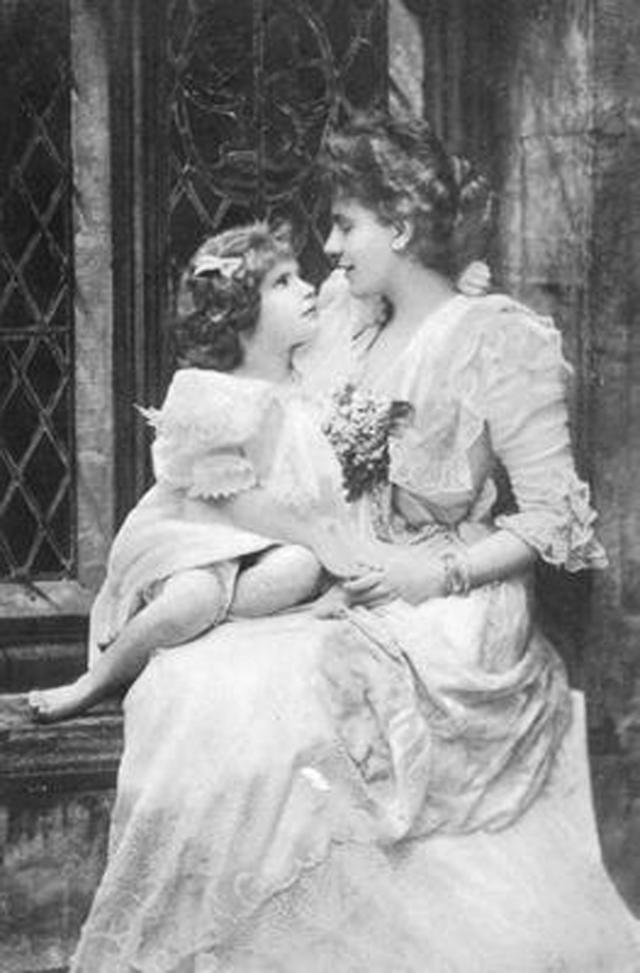 Алиса Кеппел с дочерью
