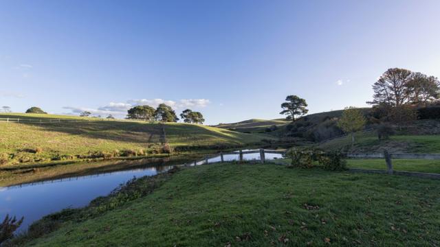 Река и холмы в Новой Зеландии, где снимался "Хоббит" и "Властелин колец"