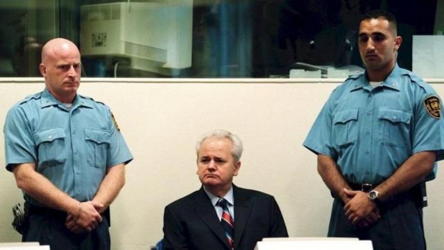 Slobodan Milosevic a été le premier chef d'État traduit devant un tribunal international après la Seconde Guerre mondiale.