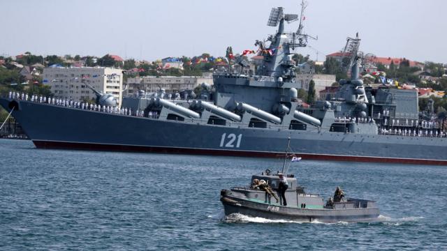 Крейсер "Москва" на святкуванні дня ВМФ у Севастополі у 2020 році