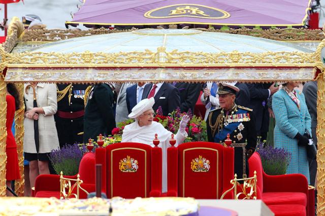 Королева Елизавета II и принц Филип в 2012 году