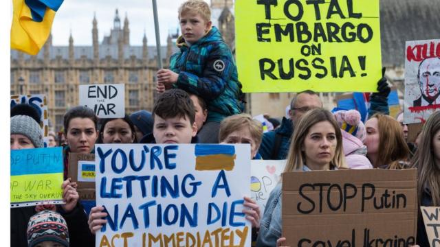 Демонстрация в поддержку Украины в Лондоне 6 марта