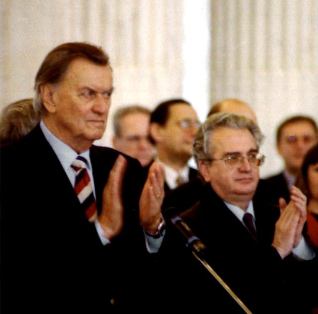 Князь Николай Романович Романов (слева) и директор Эрмитажа Михаил Борисович Пиотровский. 1999 год
