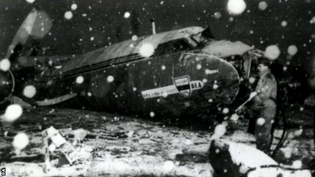 The wreckage of the Airspeed Ambassador in Munich