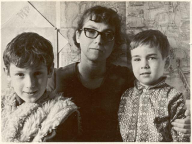 Наталья Горбаневская с сыновьями в 1973 году