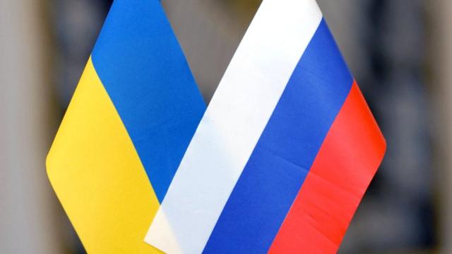 прапори України і Росії