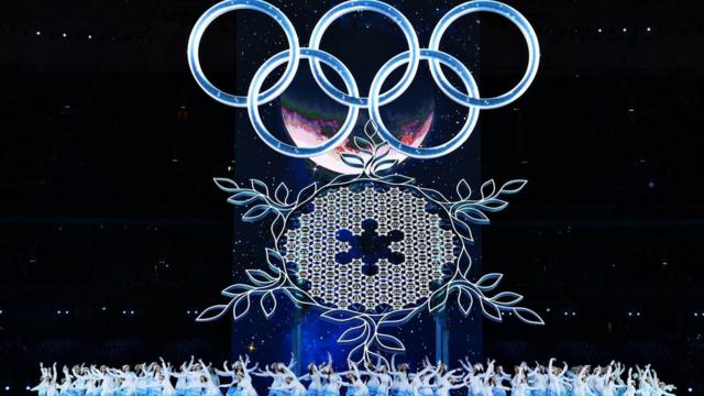 Олимпийские кольца появились из виртуального блока льда