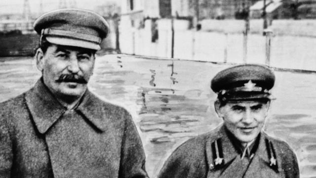 Иосиф Сталин и Николай Ежов на Беломорско-Балтийском канале (7 декабря 1937 года)