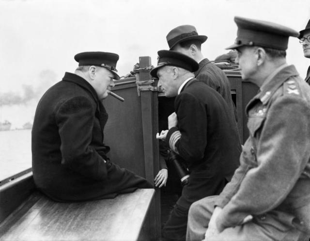 Уинстон Черчилль в Нормандии после высадки