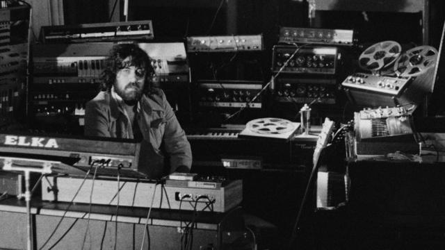 Ванглеис в студии, 1976 год