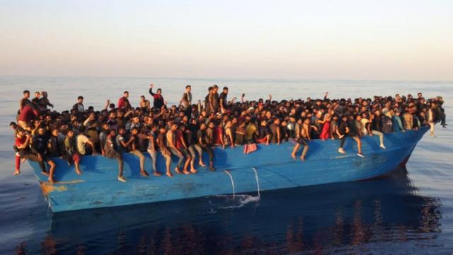 Лодка, на которой находились мигранты, могла затонуть
