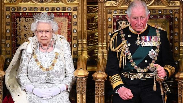 Елизавета II и принц Чарльз на ежегодном открытии сессии британского парламента, 2019 год