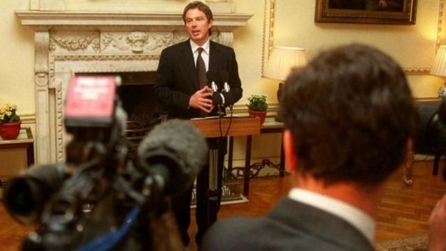 Tony Blair considère la campagne du Kosovo comme la preuve que la force militaire peut être utilisée pour « libérer » les peuples des régimes autoritaires, a déclaré Kenneth Morrison.