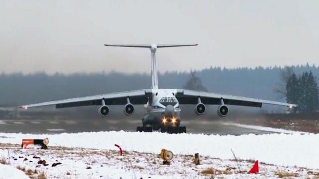 Российский самолет доставил белорусских военных в Казахстан
