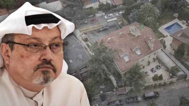 Джамаль Хашогги на фоне снимка консульства Саудовской Аравии в Стамбуле