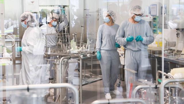 Лаборатория Dermapharm в Германии, где производят вакцину Pfizer/BioNTech