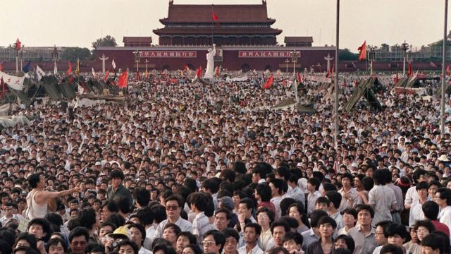 Архивное фото 1989 года акции протеста на площади Тяньаньмэнь