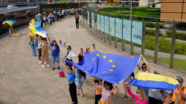 Акція на підтримку статусу кандидата для України у ЄС біля будівлі Єврокомісії