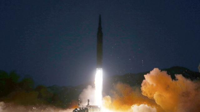 Запуск северокорейской ракеты, которую Пхеньян называет гиперзвуковой, 11 января 2022 года