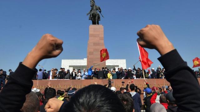 Протестующие в Бишкеке 5 октября