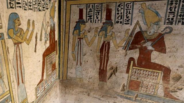 Картины на стенах саркофага