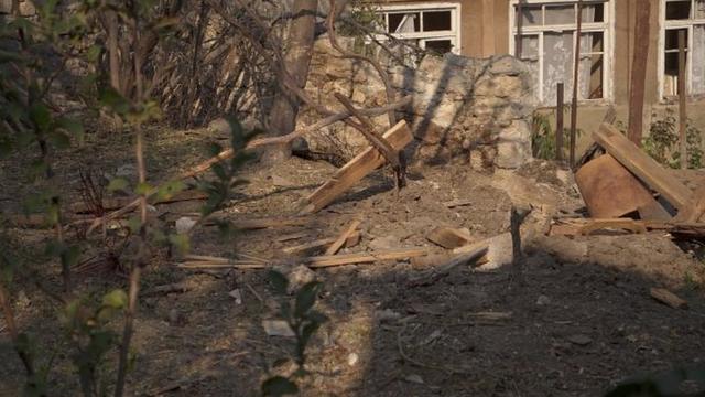 Разрушенный дом в селе Давид-Бек в Армении