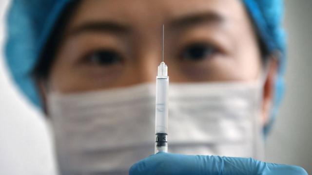 Китайские законодатели обсуждают идею вакцинных паспортов