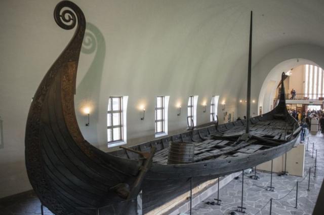 vikinški brod u muzeju u oslu