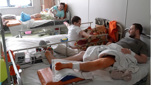 Постраждалі від касетного обстрілу Чернігова в Охматдиті
