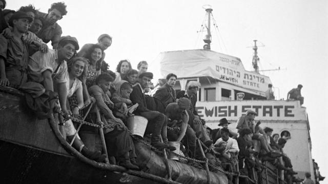 Нелегальные еврейские иммигранты ждут депортации из Палестины