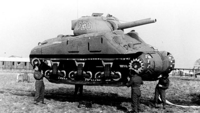 Надувной макет танка "Шерман"