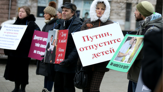 Пикет к годовщине принятия "закона Димы Яковлева" в 2013 году