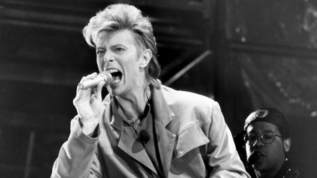 David Bowie, Beruf Musiker; GB, Konzert vor dem Berliner Reichstag (Photo by Scherhaufer / ullstein bild via Getty Images) - Date created: 07 June, 1987