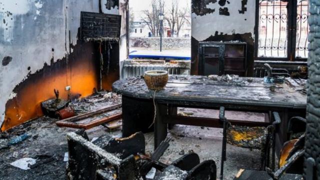 Наслідки підпалу офісу Товариства угорської культури Закарпаття 27 лютого в Ужгороді
