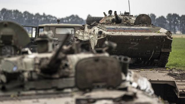При отступлении из-под Изюма российская армия бросила огромное количество бронетехники и снаряжения
