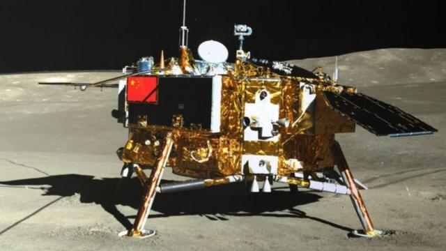 Аппарат “Чанъэ-4” впервые в истории совершил мягкую посадку на обратной стороне Луны