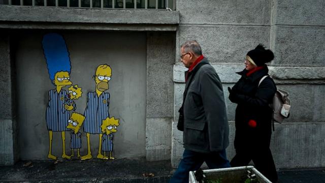 Мурал итальянского художника Александро Паломбо "Путь 21. Симпсоны в Освенциме"