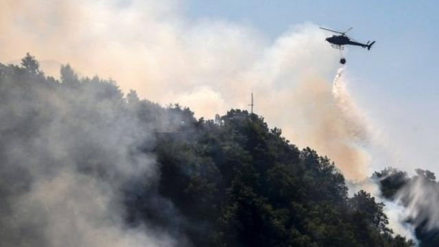 пожарный вертолет в Албании