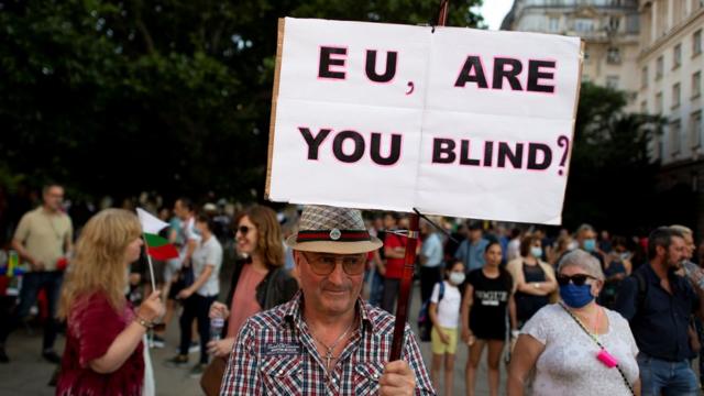 "ЕС, ты ослеп?" - лозунг на демонстрации в Болгарии