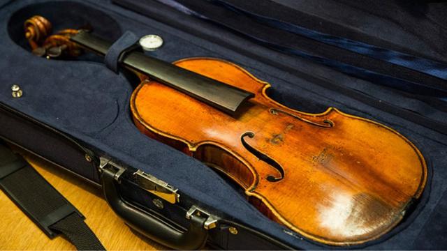 Настоящая скрипка Страдивари - мечта любого профессионального музыканта (если он, конечно, не предпочитает Гварнери)