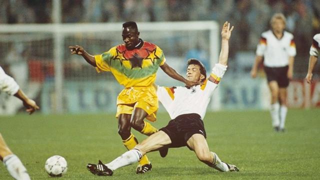 Абеди Пеле в товарищеском матче 1993 года сборной Ганы против сборной Германии