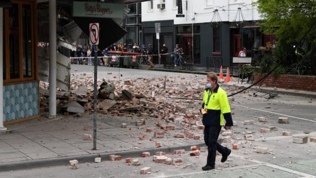 Частично разрушенные здания в центре Мельбурна